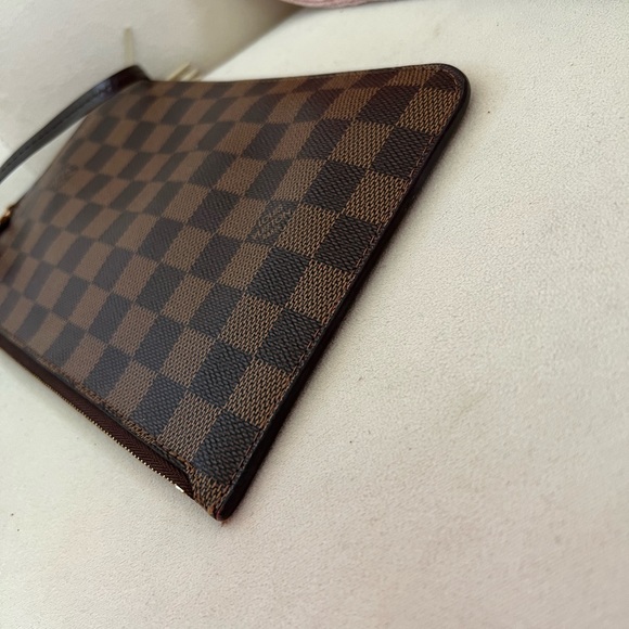 Louis Vuitton Damier Ebene Wristlet/Pouch - Picture 4 of 10